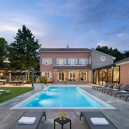 Villa Frame *